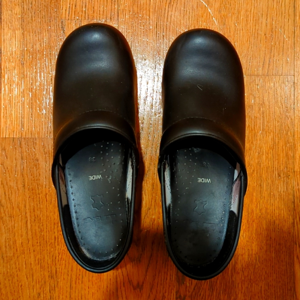 Black Danskos